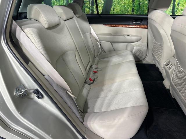 レガシィアウトバック ２．５ｉアイサイト　４ＷＤ　純正８型ナビ　バックカメラ　寒冷地仕様　アイサイト　クルーズコントロール　パワーシート　スマートキー　ＨＩＤヘッド　ＥＴＣ　車線逸脱警報　オートライト　デュアルエアコン　Ｂｌｕｅｔｏｏｔｈ（11枚目）