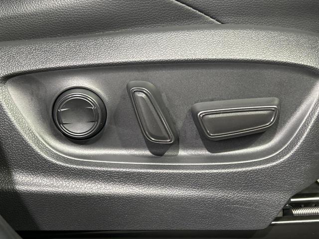 カローラクロス ハイブリッド　Ｚ　本州仕入　ガラスルーフ　９型ディスプレイオーディオ　全周囲カメラ　寒冷地仕様　トヨタセーフティセンス　レーダークルーズ　ブラインドスポットモニター　シートヒーター　パワーシート　パワーバックドア（12枚目）