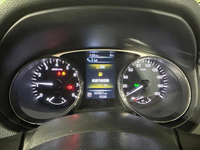 エクストレイル ２０ＸブラクエクストリーマＸエマージェンシブレーキＰ　４ＷＤ　サンルーフ　メーカー純正ナビ　全周囲カメラ　衝突被害軽減システム　コーナーセンサー　クルーズコントロール　シートヒーター　ＬＥＤ　ＥＴＣ　純正１７インチアルミ　車線逸脱警報　オートライト（32枚目）