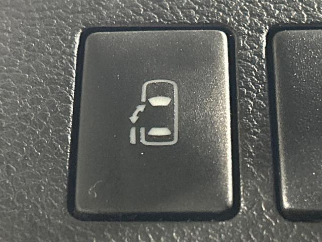 ヴォクシー Ｘ　Ｌエディション　４ＷＤ　フリップダウンモニター　ＳＤナビ　バックカメラ　電動スライドドア　寒冷地仕様　ＨＩＤヘッド　ＥＴＣ　オートライト　デュアルエアコン　リアエアコン　Ｂｌｕｅｔｏｏｔｈ　ＣＤ　ＤＶＤ再生　地デジ（7枚目）