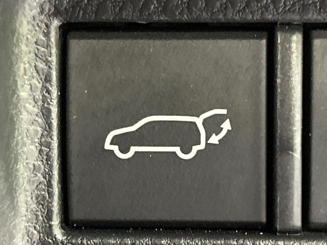 ハリアーハイブリッド Ｇ　４ＷＤ　禁煙車　純正８型ディスプレイ　バックカメラ　セーフティセンス　レーダークルーズ　デジタルインナーミラー　電動リアゲート　パワーシート　ドラレコ　コーナーセンサー　ドラレコ　ＴＥＣ２．０（12枚目）