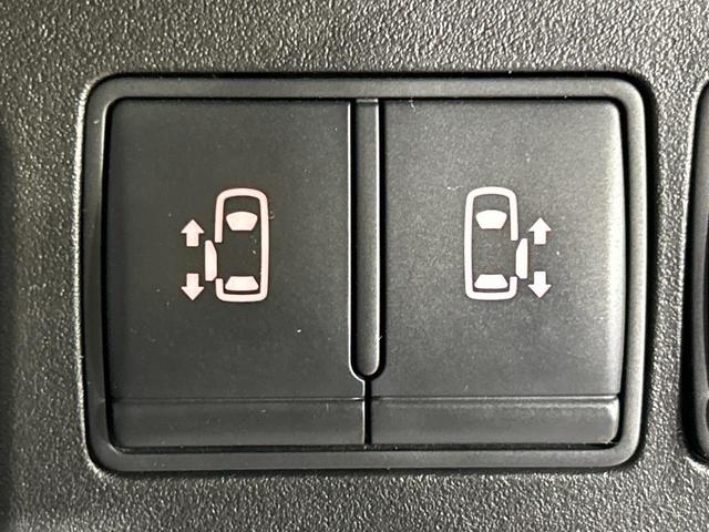 セレナ ハイウェイスター　アドバンスドセーフティパッケージ　４ＷＤ　禁煙車　フリップダウンモニター　ナビ　アラウンドビューモニター　エマージェンシーブレーキ　クルーズコントロール　両側パワースライドドア　コーナーセンサー　スマートキー　ＬＥＤ　ＥＴＣ（8枚目）