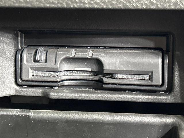 セレナ ハイウェイスター　アドバンスドセーフティパッケージ　４ＷＤ　禁煙車　フリップダウンモニター　ナビ　アラウンドビューモニター　エマージェンシーブレーキ　クルーズコントロール　両側パワースライドドア　コーナーセンサー　スマートキー　ＬＥＤ　ＥＴＣ（9枚目）