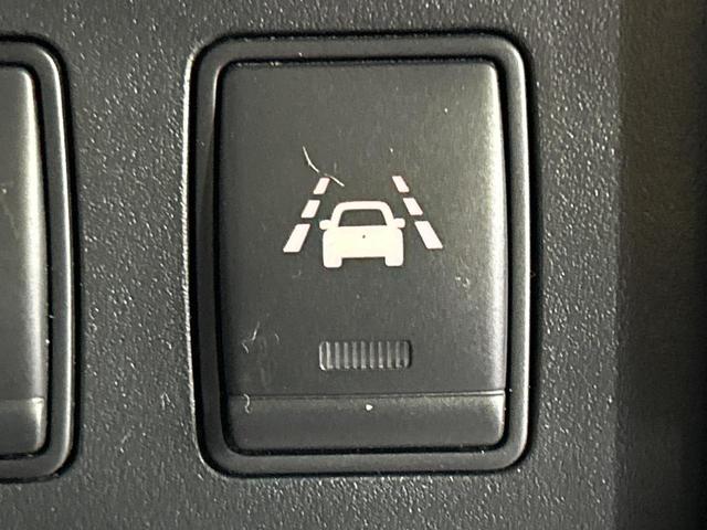 セレナ ハイウェイスター　アドバンスドセーフティパッケージ　４ＷＤ　禁煙車　フリップダウンモニター　ナビ　アラウンドビューモニター　エマージェンシーブレーキ　クルーズコントロール　両側パワースライドドア　コーナーセンサー　スマートキー　ＬＥＤ　ＥＴＣ（10枚目）