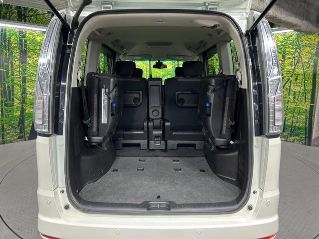 セレナ ハイウェイスター　アドバンスドセーフティパッケージ　４ＷＤ　禁煙車　フリップダウンモニター　ナビ　アラウンドビューモニター　エマージェンシーブレーキ　クルーズコントロール　両側パワースライドドア　コーナーセンサー　スマートキー　ＬＥＤ　ＥＴＣ（14枚目）