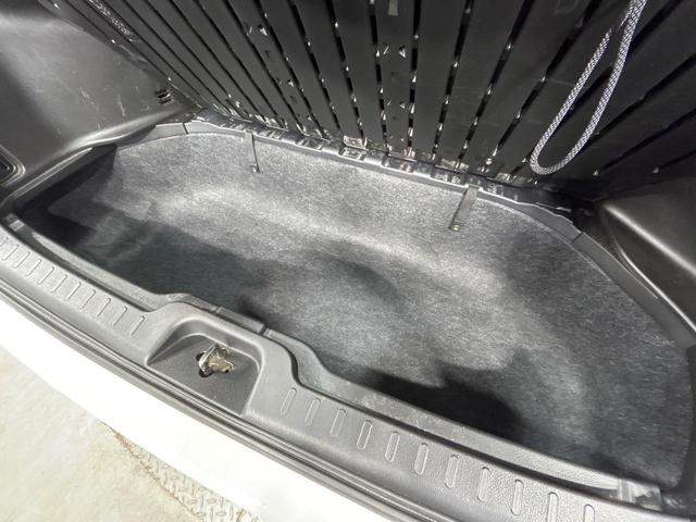 セレナ ハイウェイスター　アドバンスドセーフティパッケージ　４ＷＤ　禁煙車　フリップダウンモニター　ナビ　アラウンドビューモニター　エマージェンシーブレーキ　クルーズコントロール　両側パワースライドドア　コーナーセンサー　スマートキー　ＬＥＤ　ＥＴＣ（44枚目）