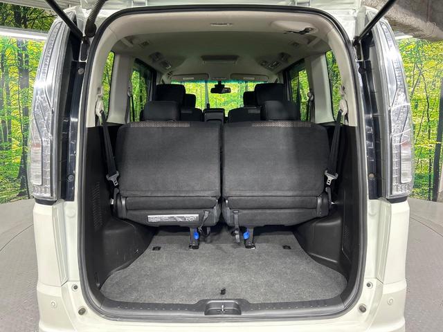 セレナ ハイウェイスター　アドバンスドセーフティパッケージ　４ＷＤ　禁煙車　フリップダウンモニター　ナビ　アラウンドビューモニター　エマージェンシーブレーキ　クルーズコントロール　両側パワースライドドア　コーナーセンサー　スマートキー　ＬＥＤ　ＥＴＣ（54枚目）