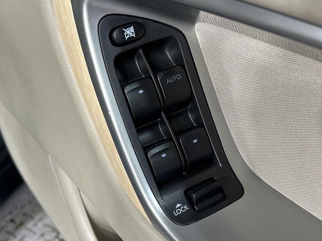 レガシィＢ４ ２．０ｉ　アドバンテージライン　本州仕入れ　サンルーフ　後期Ｆ型　ＨＤＤナビ　バックカメラ　寒冷地仕様　メモリー機能付パワーシート　ドラレコ　ＨＩＤ　ＥＴＣ　純正１７インチアルミ　デュアルエアコン　パドルシフト　ＨＩＤフォグ（40枚目）