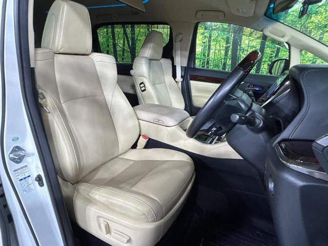 アルファードハイブリッド Ｇ　Ｆパッケージ　４ＷＤ　本州仕入　禁煙車　フルエアロ　ＪＢＬサウンド　両側電動ドア　純正９型ナビ　後席モニター　バックカメラ　１００Ｖ電源　衝突被害軽減システム　レーダークルーズ　メモリー付パワーシート　置くだけ充電（14枚目）