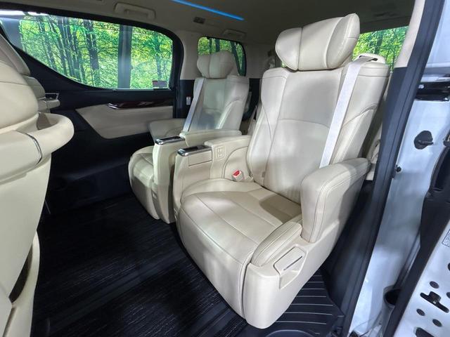 アルファードハイブリッド Ｇ　Ｆパッケージ　４ＷＤ　本州仕入　禁煙車　フルエアロ　ＪＢＬサウンド　両側電動ドア　純正９型ナビ　後席モニター　バックカメラ　１００Ｖ電源　衝突被害軽減システム　レーダークルーズ　メモリー付パワーシート　置くだけ充電（43枚目）