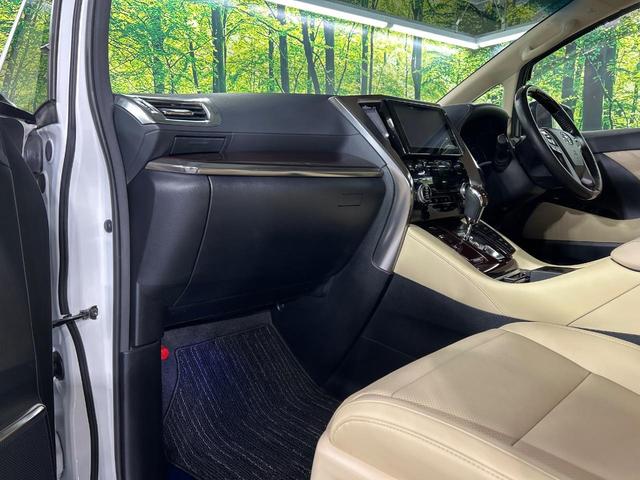 アルファードハイブリッド Ｇ　Ｆパッケージ　４ＷＤ　本州仕入　禁煙車　フルエアロ　ＪＢＬサウンド　両側電動ドア　純正９型ナビ　後席モニター　バックカメラ　１００Ｖ電源　衝突被害軽減システム　レーダークルーズ　メモリー付パワーシート　置くだけ充電（47枚目）