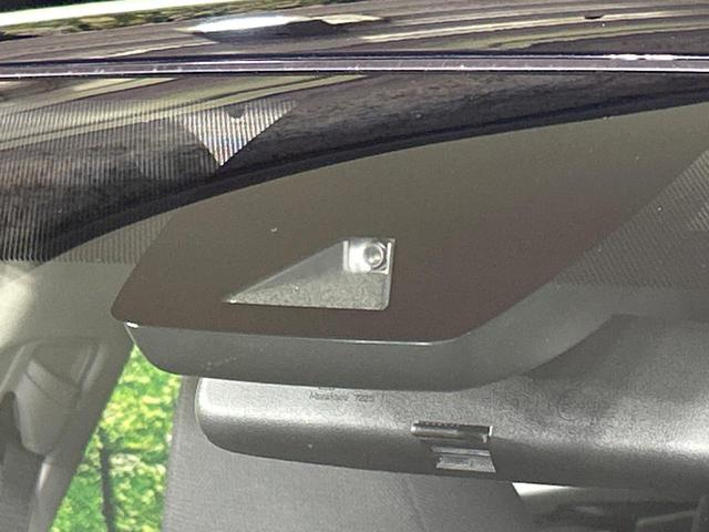 ＲＡＶ４ Ｘ　４ＷＤ　ＳＤナビ　バックカメラ　寒冷地仕様　トヨタセーフティセンス　レーダークルーズコントロール　マルチテレインセレクト　スマートキー　ＬＥＤ　ルーフレール　オートハイビーム　車線逸脱警報（5枚目）