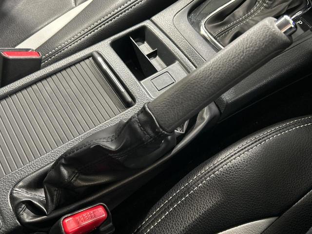 ＸＶハイブリッド ２．０ｉ－Ｌ　アイサイト　ＳＤナビ　バックカメラ　寒冷地仕様　アイサイトＶｅｒ２　全車速追従クルーズ　パワーシート　ドラレコ　スマートキー　ＨＩＤヘッド　パドルシフト　ルーフレール　ＥＴＣ　１７インチアルミ　車線逸脱警報（46枚目）