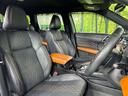 運転席まわりには十分なスペースがあり、大柄な方でもゆったり運転していただける環境です。