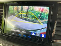 【バックカメラ】駐車時に後方がリアルタイム映像で確認できます。大型商業施設や立体駐車場での駐車時や、夜間のバック時に大活躍！運転スキルに関わらず、今や必須となった装備のひとつです！ 4