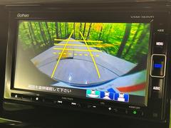 【バックカメラ】駐車時に後方がリアルタイム映像で確認できます。大型商業施設や立体駐車場での駐車時や、夜間のバック時に大活躍！運転スキルに関わらず、今や必須となった装備のひとつです！ 4