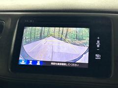 【バックカメラ】駐車時に後方がリアルタイム映像で確認できます。大型商業施設や立体駐車場での駐車時や、夜間のバック時に大活躍！運転スキルに関わらず、今や必須となった装備のひとつです！ 4