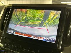 【バックカメラ】駐車時に後方がリアルタイム映像で確認できます。大型商業施設や立体駐車場での駐車時や、夜間のバック時に大活躍！運転スキルに関わらず、今や必須となった装備のひとつです！ 4