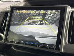 【バックカメラ】駐車時に後方がリアルタイム映像で確認できます。大型商業施設や立体駐車場での駐車時や、夜間のバック時に大活躍！運転スキルに関わらず、今や必須となった装備のひとつです！ 5