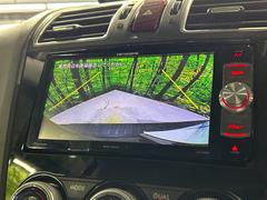 【バックカメラ】駐車時に後方がリアルタイム映像で確認できます。大型商業施設や立体駐車場での駐車時や、夜間のバック時に大活躍！運転スキルに関わらず、今や必須となった装備のひとつです！ 5