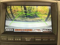 【バックカメラ】駐車時に後方がリアルタイム映像で確認できます。大型商業施設や立体駐車場での駐車時や、夜間のバック時に大活躍！運転スキルに関わらず、今や必須となった装備のひとつです！ 4