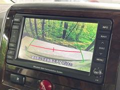 【バックカメラ】駐車時に後方がリアルタイム映像で確認できます。大型商業施設や立体駐車場での駐車時や、夜間のバック時に大活躍！運転スキルに関わらず、今や必須となった装備のひとつです！ 4