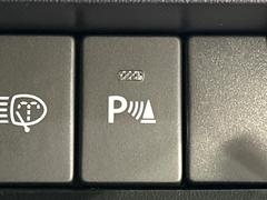 【クリアランスソナー】バンパーに付いたセンサーが障害物を検知！一定の距離に近づくとアラートで教えてくれます♪狭い駐車スペースや車庫入れ時も安心ですね☆ 6