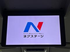 【フリップダウンモニター】大画面モニターで後席でもエンタメをお楽しみいただけます。小さなお子様にも大人気の装備です♪ 4