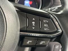 【マツダ・レーダークルーズコントロール】高速道路での長距離走行が楽に！自動で速度を保つクルーズコントロールが、衝突軽減システムと連携し、前方の車両を感知して車間を保つように速度調節してくれます！！ 5