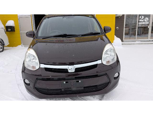 パッソ Ｘ　Ｌパッケージ　４ＷＤ　ＥＴＣ　ＴＶ　スマートキー　電動格納ミラー　ＣＶＴ　盗難防止システム　衝突安全ボディ　ベンチシート　ＡＢＳ　ＥＳＣ　ＣＤ　ミュージックプレイヤー接続可　Ｂｌｕｅｔｏｏｔｈ　エアコン（3枚目）