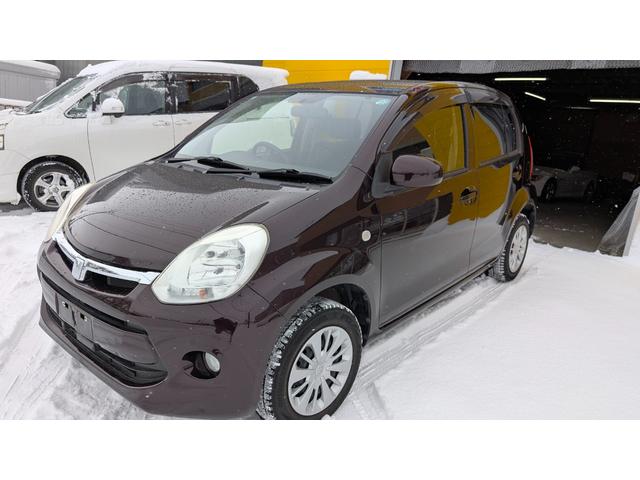 パッソ Ｘ　Ｌパッケージ　４ＷＤ　ＥＴＣ　ＴＶ　スマートキー　電動格納ミラー　ＣＶＴ　盗難防止システム　衝突安全ボディ　ベンチシート　ＡＢＳ　ＥＳＣ　ＣＤ　ミュージックプレイヤー接続可　Ｂｌｕｅｔｏｏｔｈ　エアコン（5枚目）