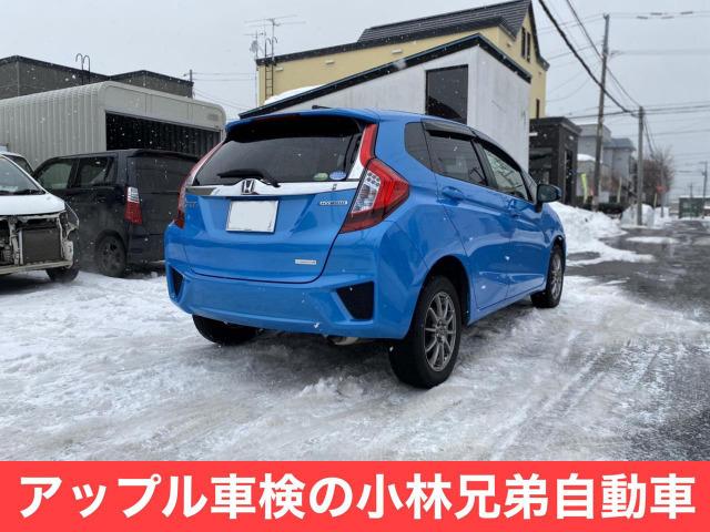 Ｆパッケージ　４ＷＤ　ハイブリッド　ＥＴＣ　ＴＶ　スマートキー　電動格納ミラー　ＡＴ　盗難防止システム　衝突安全ボディ　アルミホイール　ＡＢＳ　ＥＳＣ　エアコン　パワーステアリング　パワーウィンドウ(3枚目)