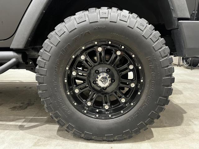 ジープ・ラングラーアンリミテッド スポーツ　２インチリフトアップ　ＢＦグットリッチ３５×１２．５Ｒ１８　ＸＤシリーズＵＳＡ　５０インチＬＥＤバー　グリルガードＵＳＡ　ヒッチメンバー　ＵＳＡバンパーフロント、リア　４ステップサイドステップ（18枚目）