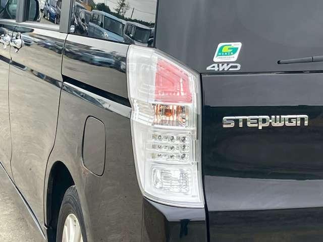 ステップワゴンスパーダ クールスピリット　車検整備付　フロントカメラ　サイドカメラ　バックカメラ　盗難防止装置　ＥＴＣ　ＤＶＤ再生　ミュージックサーバー　スマートキー　キーレス　３列シート　スライドドア　４ＷＤ　ＭＴモード付き（15枚目）