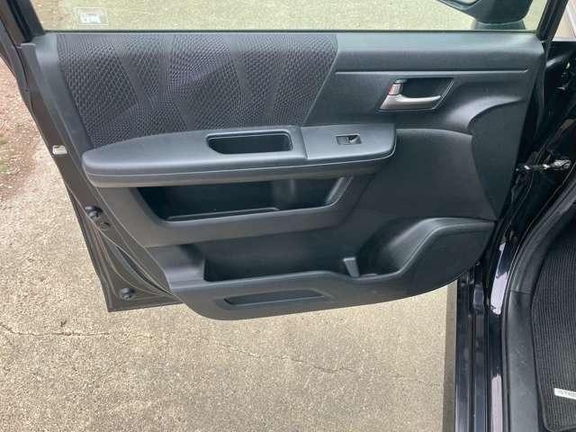 ステップワゴンスパーダ クールスピリット　車検整備付　フロントカメラ　サイドカメラ　バックカメラ　盗難防止装置　ＥＴＣ　ＤＶＤ再生　ミュージックサーバー　スマートキー　キーレス　３列シート　スライドドア　４ＷＤ　ＭＴモード付き（33枚目）
