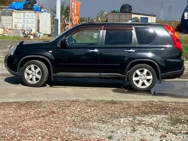 エクストレイル ２０Ｘ　車検整備付　シートヒーター　キーレス　プッシュスタート　スマートキー　ルーフレール　４ＷＤ　寒冷地仕様　ダイヤモンドブラックパール（5枚目）