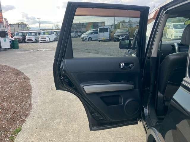 エクストレイル ２０Ｘ　車検整備付　シートヒーター　キーレス　プッシュスタート　スマートキー　ルーフレール　４ＷＤ　寒冷地仕様　ダイヤモンドブラックパール（33枚目）