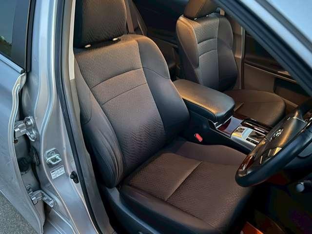 マークＸ ２５０Ｇ　Ｆｏｕｒブラックリミテッド　検Ｒ８／３　純正ナビ付　電動シート　プッシュスタート　スマートキー　キーレス　バックモニター　寒冷地仕様　４ＷＤ　シルバーメタリック（28枚目）