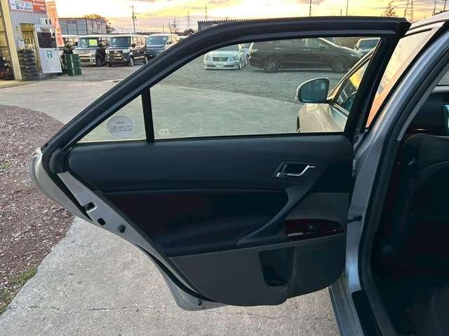 マークＸ ２５０Ｇ　Ｆｏｕｒブラックリミテッド　検Ｒ８／３　純正ナビ付　電動シート　プッシュスタート　スマートキー　キーレス　バックモニター　寒冷地仕様　４ＷＤ　シルバーメタリック（35枚目）