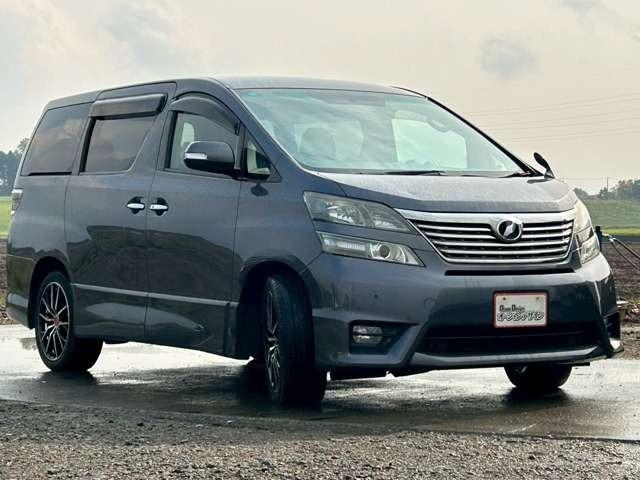 ヴェルファイア ２．４Ｚ　プラチナセレクションＩＩ　車検整備付　３列シート　両側スライドドア　ウォークスルー　ナビ　バックカメラ　社外アルミホイール　グレーメタリック（4枚目）