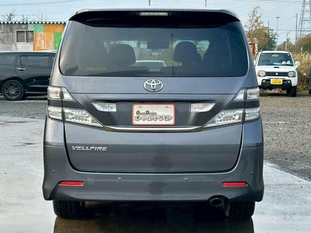 ヴェルファイア ２．４Ｚ　プラチナセレクションＩＩ　車検整備付　３列シート　両側スライドドア　ウォークスルー　ナビ　バックカメラ　社外アルミホイール　グレーメタリック（8枚目）