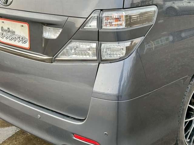ヴェルファイア ２．４Ｚ　プラチナセレクションＩＩ　車検整備付　３列シート　両側スライドドア　ウォークスルー　ナビ　バックカメラ　社外アルミホイール　グレーメタリック（16枚目）