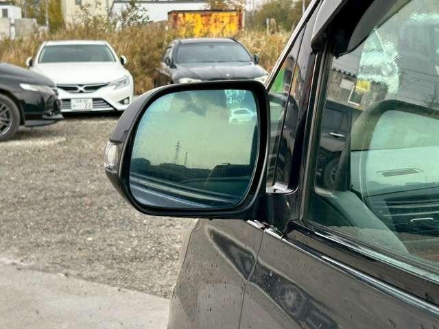 ヴェルファイア ２．４Ｚ　プラチナセレクションＩＩ　車検整備付　３列シート　両側スライドドア　ウォークスルー　ナビ　バックカメラ　社外アルミホイール　グレーメタリック（17枚目）