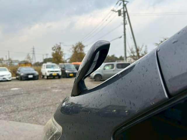 ヴェルファイア ２．４Ｚ　プラチナセレクションＩＩ　車検整備付　３列シート　両側スライドドア　ウォークスルー　ナビ　バックカメラ　社外アルミホイール　グレーメタリック（19枚目）