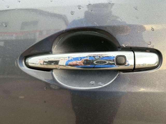 ヴェルファイア ２．４Ｚ　プラチナセレクションＩＩ　車検整備付　３列シート　両側スライドドア　ウォークスルー　ナビ　バックカメラ　社外アルミホイール　グレーメタリック（22枚目）