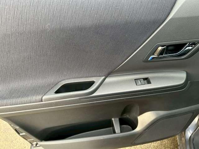 ヴェルファイア ２．４Ｚ　プラチナセレクションＩＩ　車検整備付　３列シート　両側スライドドア　ウォークスルー　ナビ　バックカメラ　社外アルミホイール　グレーメタリック（67枚目）