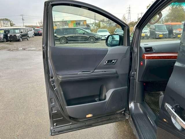 ヴェルファイア ２．４Ｚ　プラチナセレクションＩＩ　車検整備付　３列シート　両側スライドドア　ウォークスルー　ナビ　バックカメラ　社外アルミホイール　グレーメタリック（68枚目）