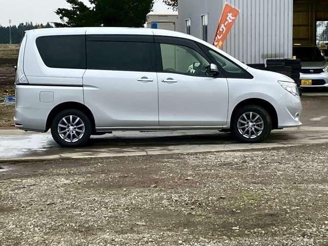 セレナ 20S 車検整備付 3列シート 両側スライドドア ウォークスルー キーレス 寒冷仕様 カーナビ バックカメラ ブリリアントシルバーメタリック(5枚目)