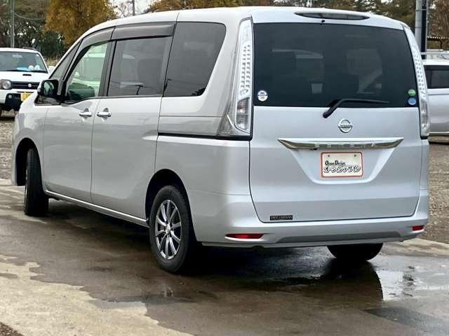 セレナ 20S 車検整備付 3列シート 両側スライドドア ウォークスルー キーレス 寒冷仕様 カーナビ バックカメラ ブリリアントシルバーメタリック(6枚目)