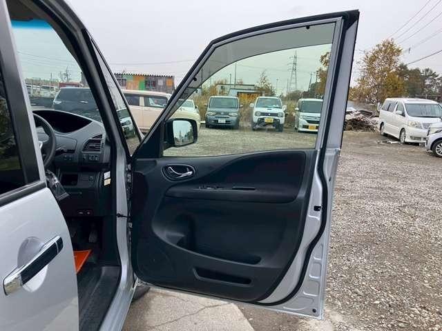 セレナ 20S 車検整備付 3列シート 両側スライドドア ウォークスルー キーレス 寒冷仕様 カーナビ バックカメラ ブリリアントシルバーメタリック(27枚目)